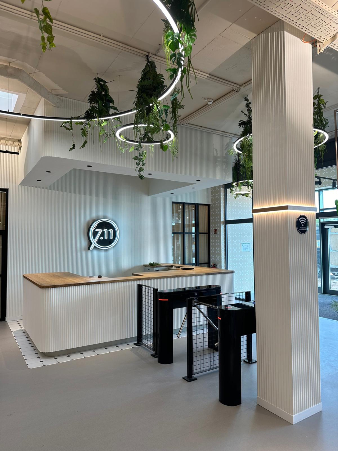 FITSEVENELEVEN BLACK